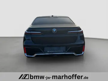 740 d xDrive MSport Cinema Loung B&W