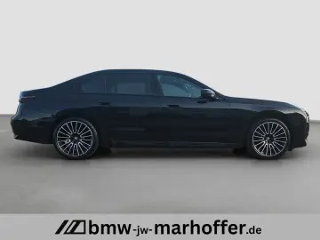 740 d xDrive MSport Cinema Loung B&W