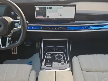 740 d xDrive MSport Cinema Loung B&W