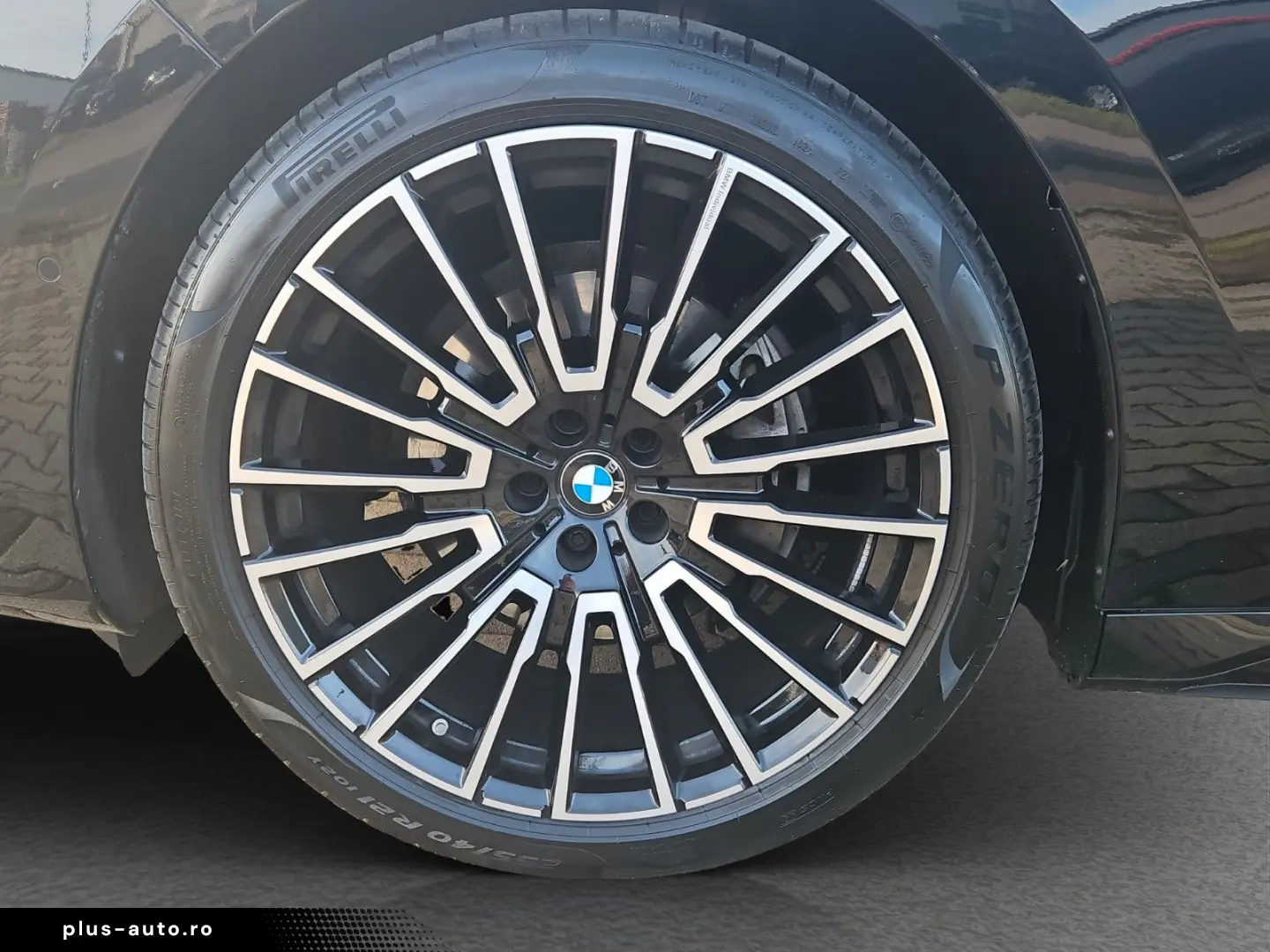 740 d xDrive MSport Cinema Loung B&W