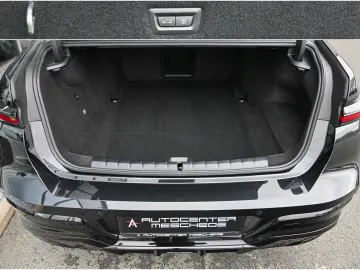 i7 M70 xDrive Executive Lounge  Theatre Screen