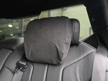 i7 M70 xDrive Executive Lounge  Theatre Screen