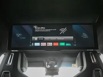 i7 M70 xDrive Executive Lounge  Theatre Screen