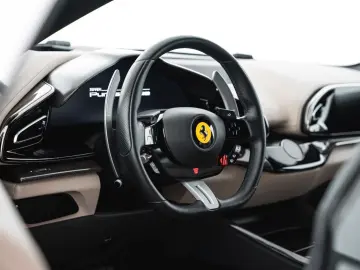 Purosangue V12 DCT 4WD