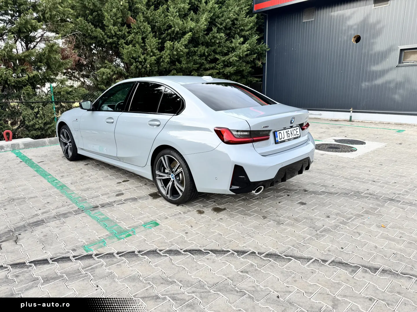 BMW 330