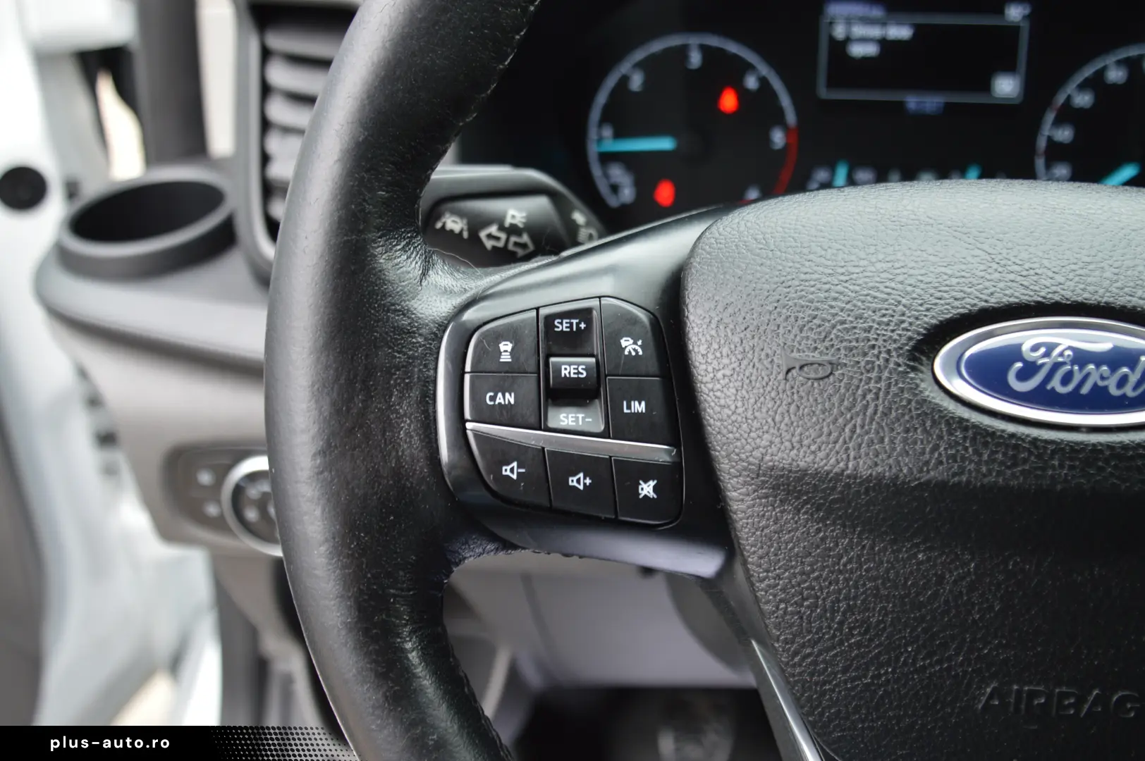 FORD  TRANSIT CUSTOM 6 LOCURI 2.0 EcoBlue 105 CP L1H1