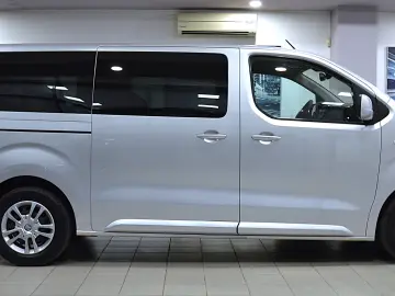 PEUGEOT TRAVELLER L3H1 1.6 BlueHDI 115C.P. 8 1 LOCURI