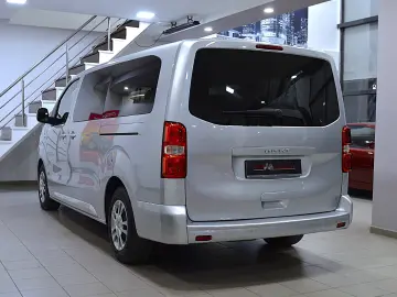 PEUGEOT TRAVELLER L3H1 1.6 BlueHDI 115C.P. 8 1 LOCURI