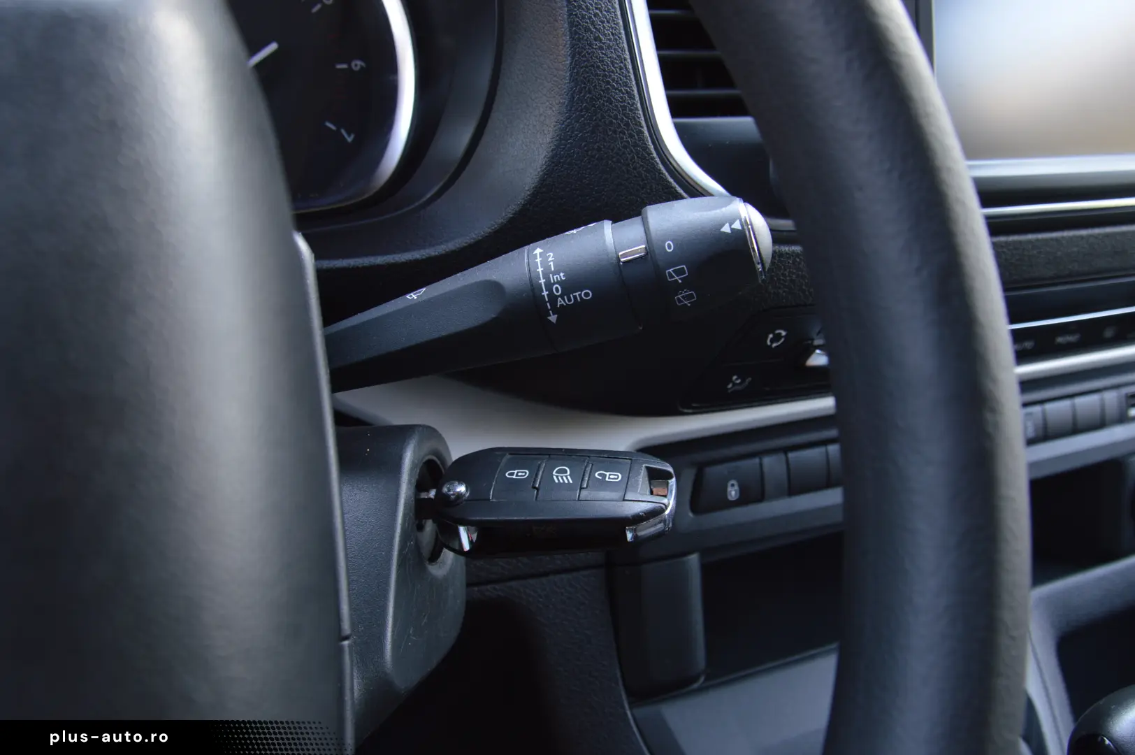 PEUGEOT TRAVELLER L3H1 1.6 BlueHDI 115C.P. 8 1 LOCURI