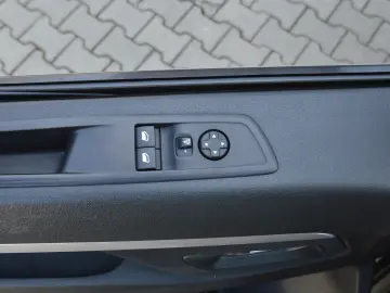 PEUGEOT TRAVELLER L3H1 1.6 BlueHDI 115C.P. 8 1 LOCURI