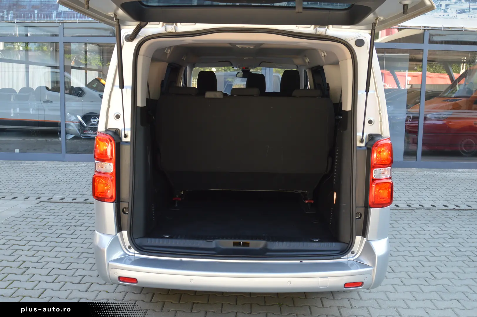 PEUGEOT TRAVELLER L3H1 1.6 BlueHDI 115C.P. 8 1 LOCURI