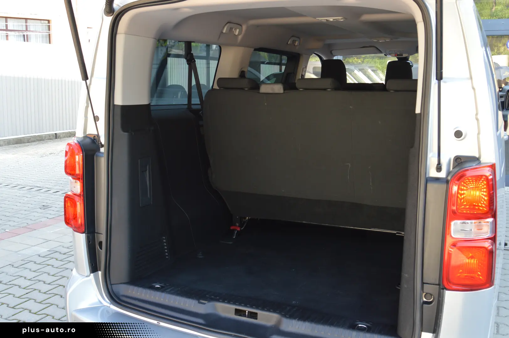 PEUGEOT TRAVELLER L3H1 1.6 BlueHDI 115C.P. 8 1 LOCURI