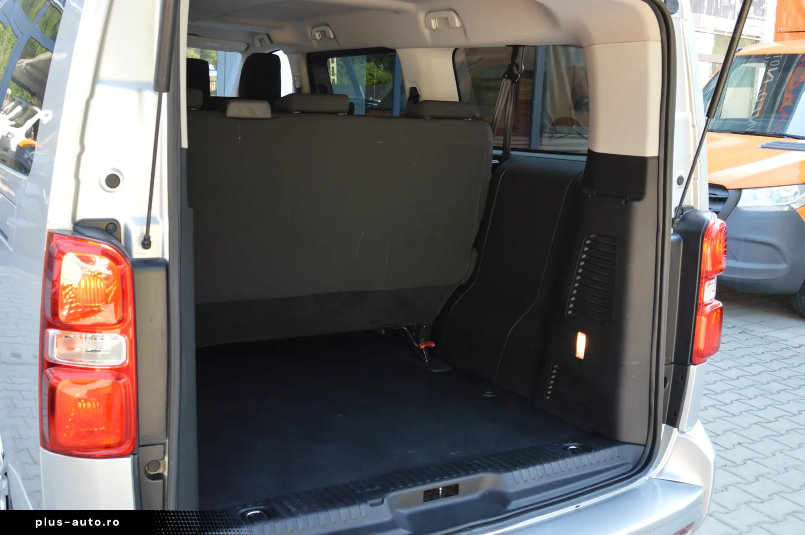 PEUGEOT TRAVELLER L3H1 1.6 BlueHDI 115C.P. 8 1 LOCURI