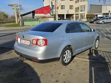 VOLKSWAGEN JETTA 1.9 TDI DSG 7 TREPTE