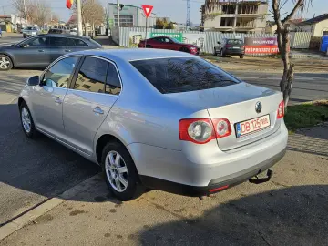VOLKSWAGEN JETTA 1.9 TDI DSG 7 TREPTE