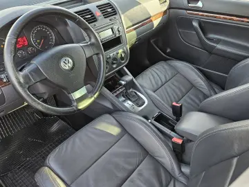 VOLKSWAGEN JETTA 1.9 TDI DSG 7 TREPTE