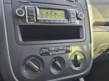 VOLKSWAGEN JETTA 1.9 TDI DSG 7 TREPTE