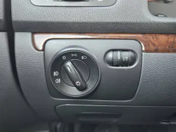 VOLKSWAGEN JETTA 1.9 TDI DSG 7 TREPTE