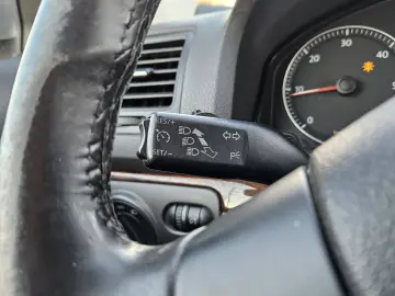 VOLKSWAGEN JETTA 1.9 TDI DSG 7 TREPTE