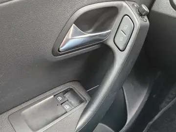 VOLKSWAGEN POLO 1.2