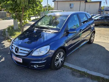 MERCEDES-BENZ B180