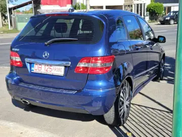 MERCEDES-BENZ B180