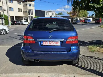 MERCEDES-BENZ B180