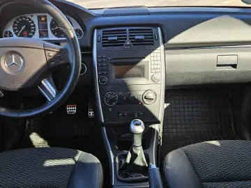 MERCEDES-BENZ B180