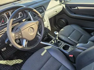 MERCEDES-BENZ B180
