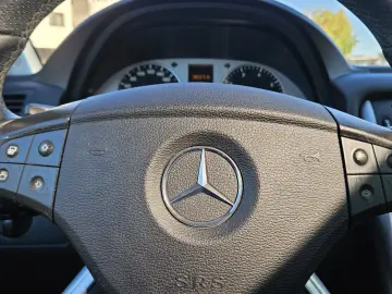 MERCEDES-BENZ B180