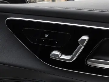 GLC 300 d 4M AMG Digital Pano AHK 360 Night 20''