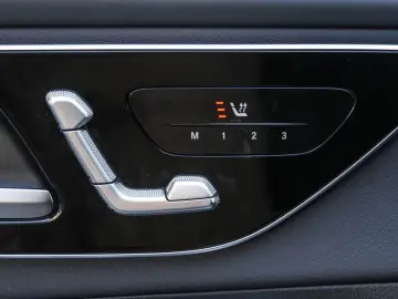 GLC 300d 4M Coupé AMG NIGHT PANO KEYL AHK MEMORY