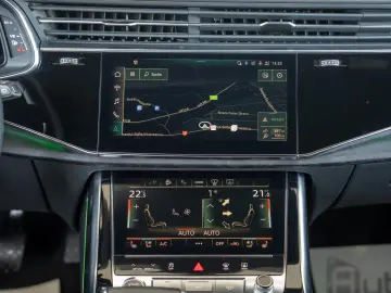 Audi Q8 55 TFSI e quattro tiptronic  S-line