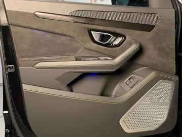 Urus 4.0 V8 Sport B&O Massage Carbon Pano