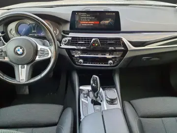 BMW Seria 5 530e Steptronic  M Sport