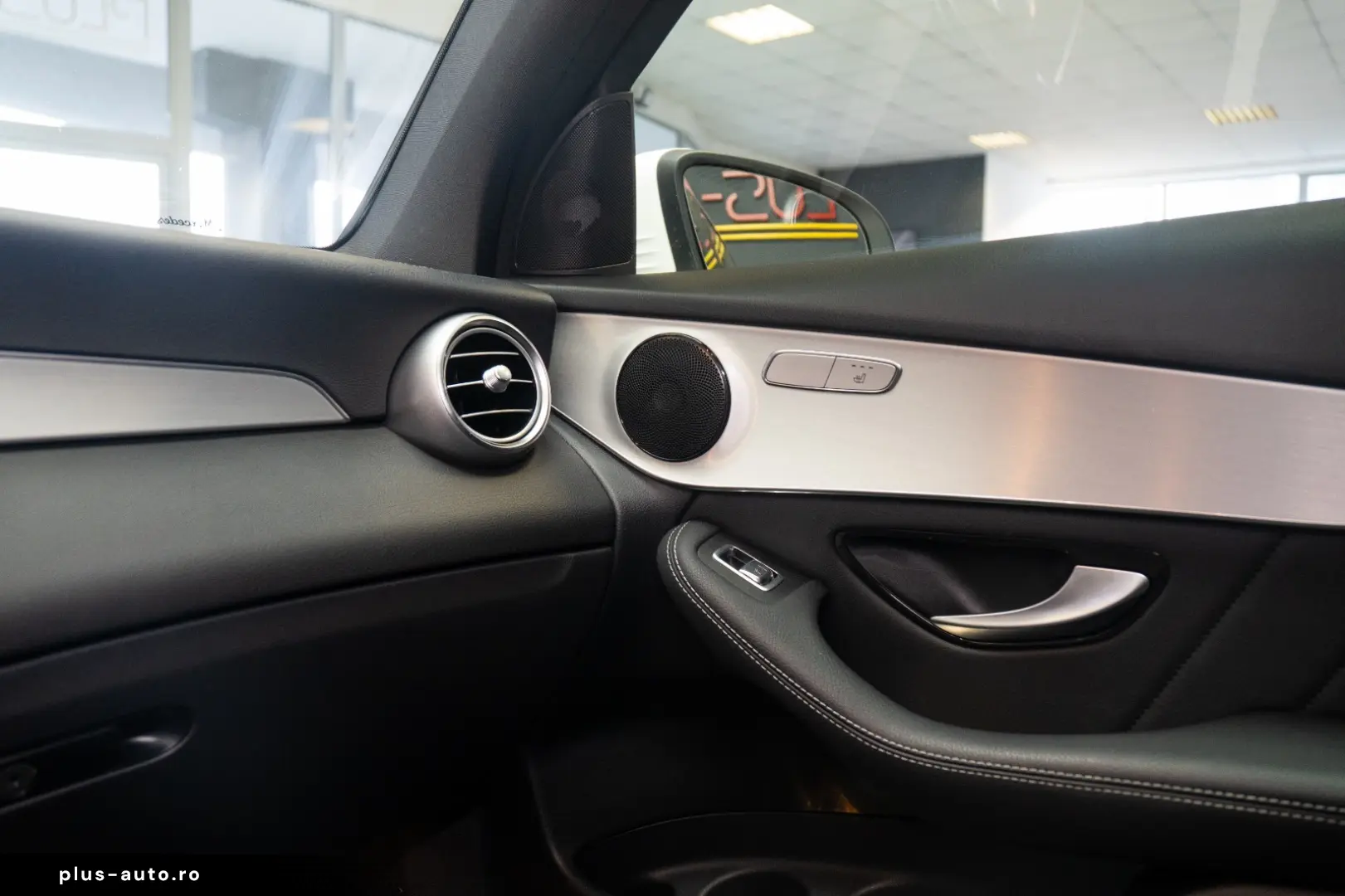 MERCEDES-BENZ GLC 200 4MATIC COUPE TRAPA  AMG LINE STOC