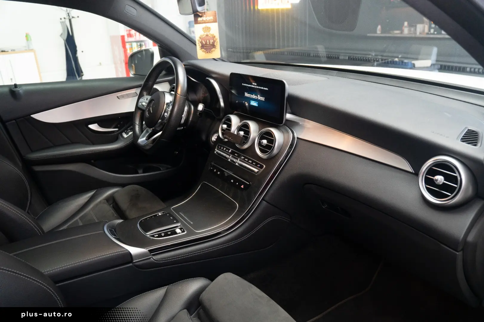 MERCEDES-BENZ GLC 200 4MATIC COUPE TRAPA  AMG LINE STOC