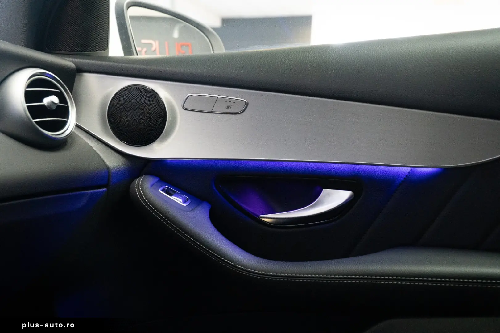 MERCEDES-BENZ GLC 200 4MATIC COUPE TRAPA  AMG LINE STOC