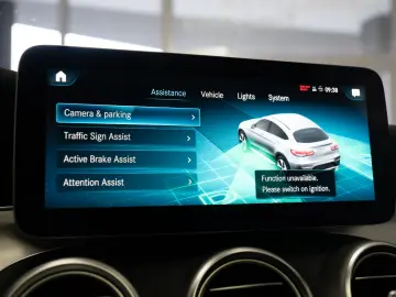 MERCEDES-BENZ GLC 200 4MATIC COUPE TRAPA  AMG LINE STOC