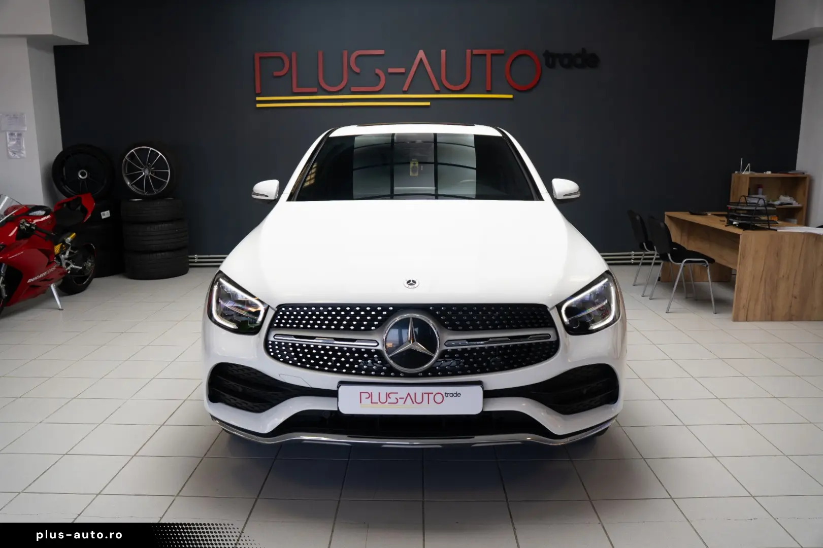 MERCEDES-BENZ GLC 200 4MATIC COUPE TRAPA  AMG LINE STOC