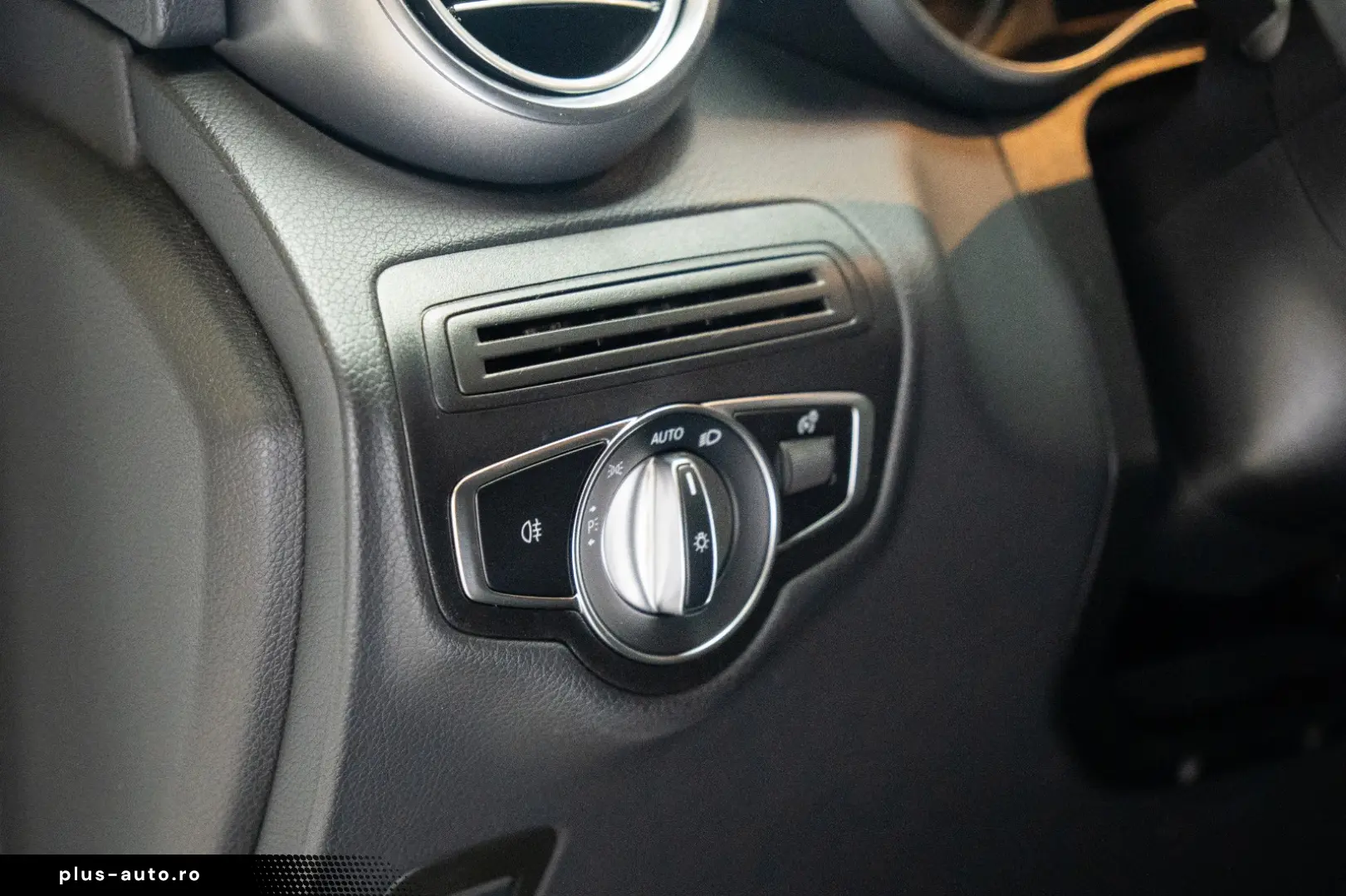 MERCEDES-BENZ GLC 200 4MATIC COUPE TRAPA  AMG LINE STOC