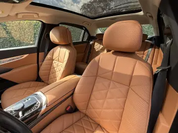 750 7-serie 750e xDrive   British Racing Green