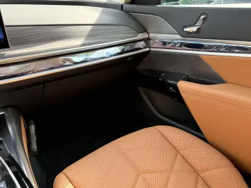 750 7-serie 750e xDrive   British Racing Green