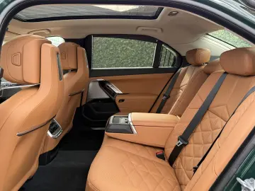 750 7-serie 750e xDrive   British Racing Green