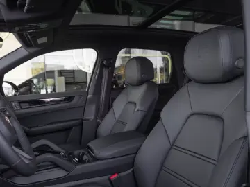 Porsche Cayenne E-Hybrid Ediția Neagră