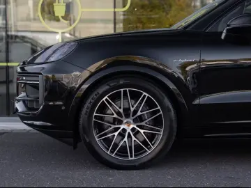 Porsche Cayenne E-Hybrid Ediția Neagră