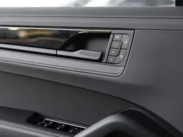 Porsche Cayenne E-Hybrid Ediția Neagră