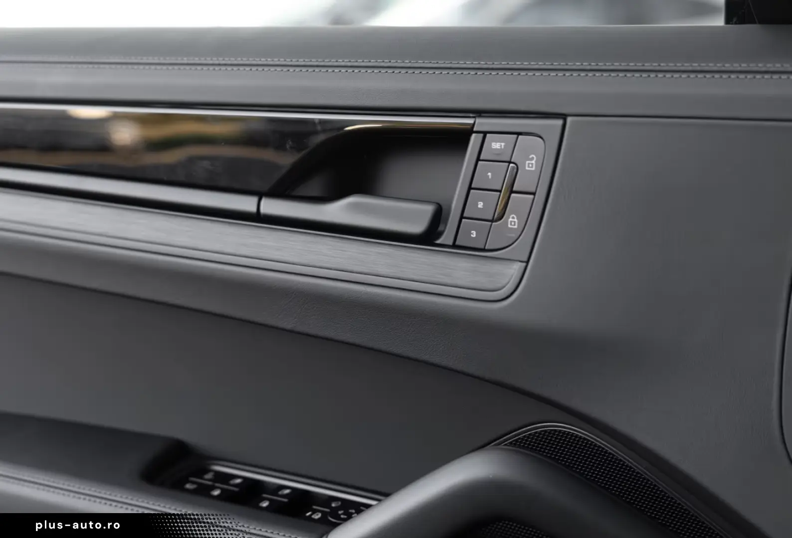 Porsche Cayenne E-Hybrid Ediția Neagră