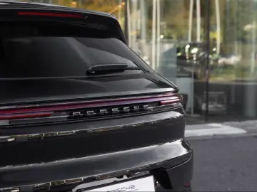 Porsche Cayenne E-Hybrid Ediția Neagră