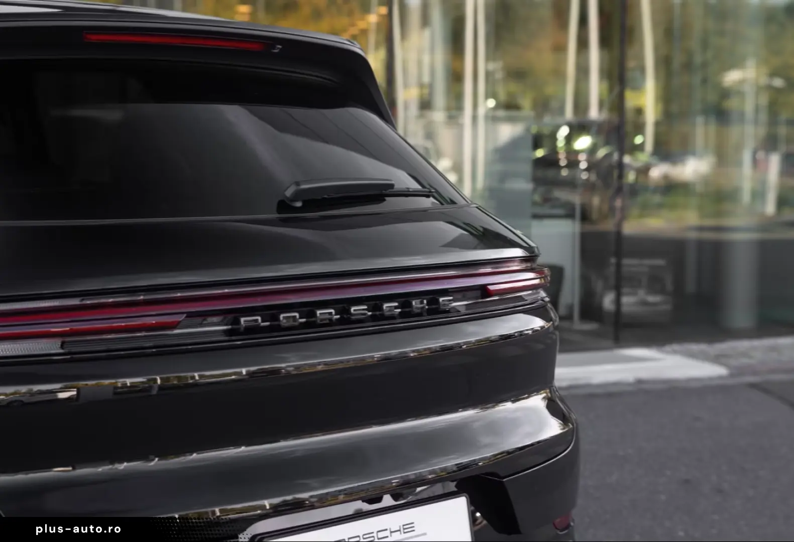 Porsche Cayenne E-Hybrid Ediția Neagră